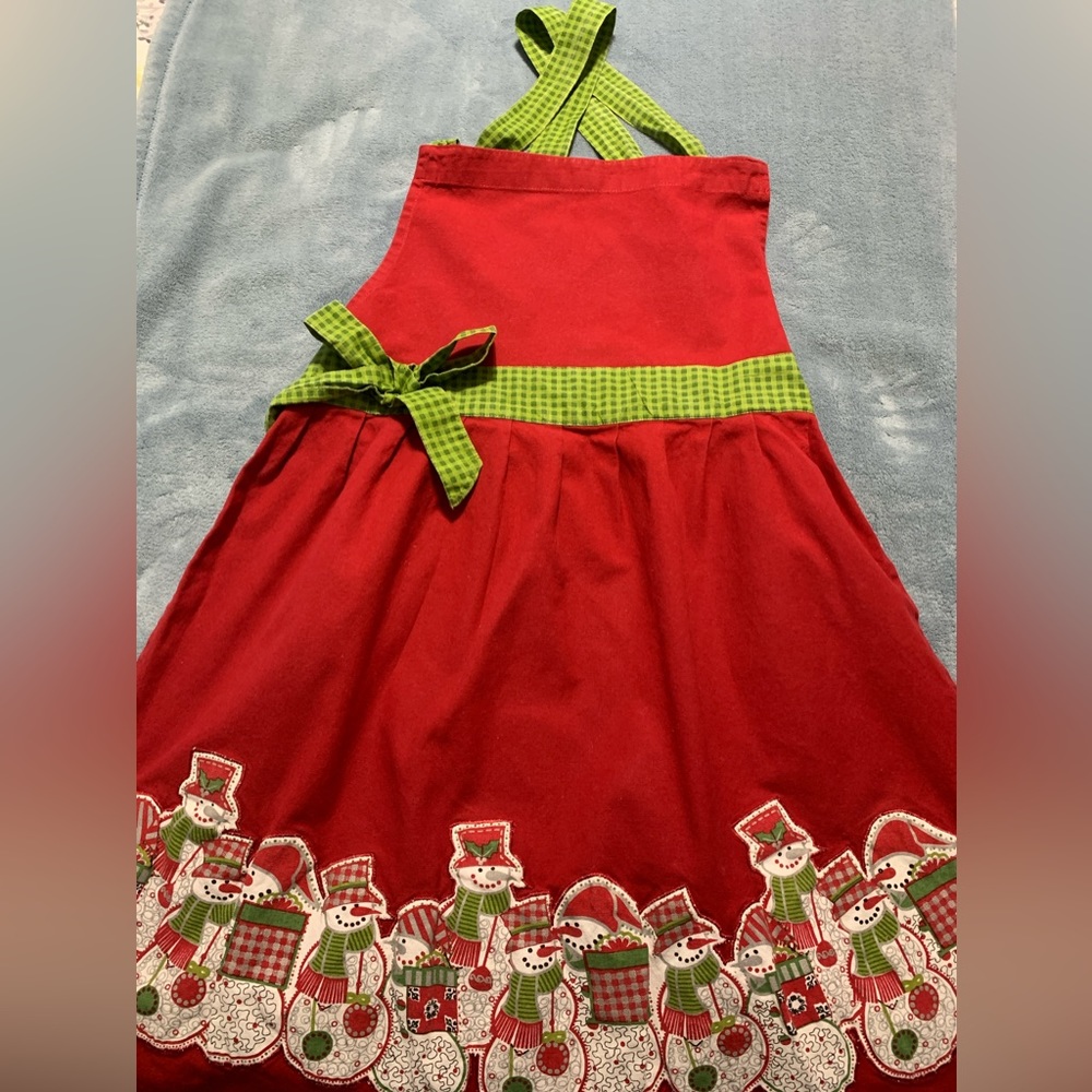 Ladies decorative snowmen apron.
